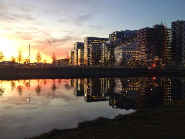 O tom, jak mi chyběla tma, jak se dívám na sebe samou v rozsvícených oknech a proč potřebujeme zažít to „jiné“