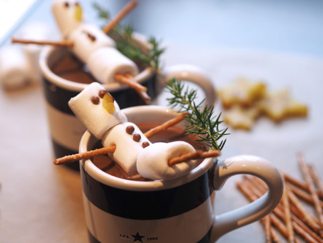 Je libo zachumlat se do deky a k tomu popíjet horké kakao se sněhuláky?