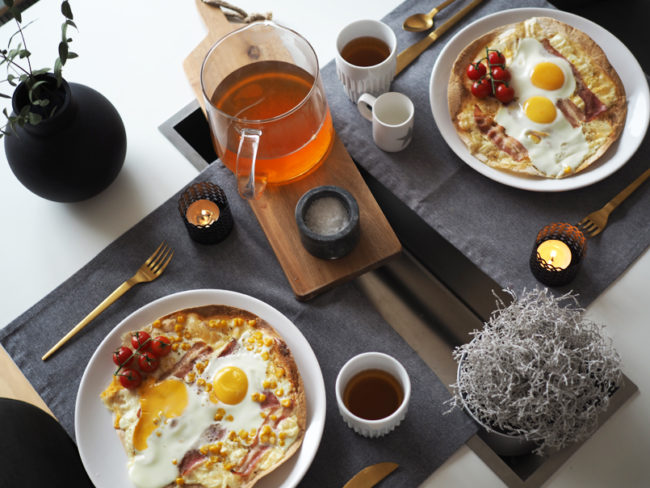 FRESH NEWS: Ranní pizza k nedělní snídani